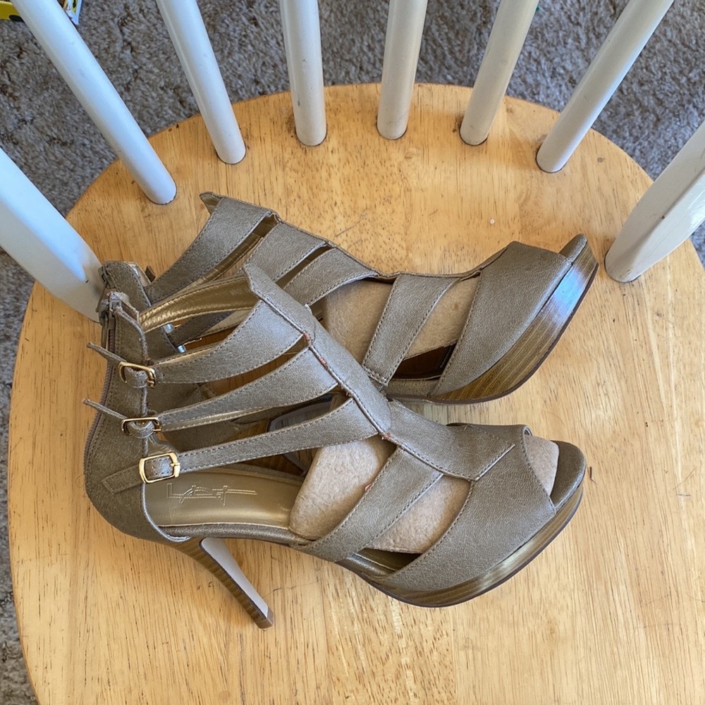 💜💜 FD4 Ladies Heels Size 8.5